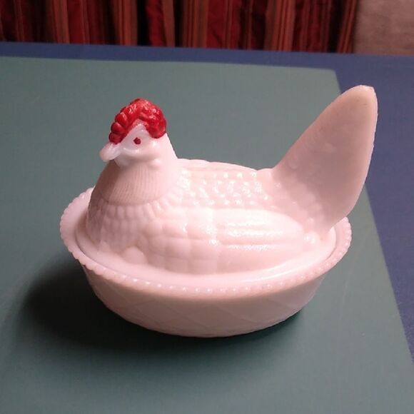 Westmoreland White Milk Glass Nesting Hen with Red comb Dish Cottagecore - Picture 1 of 7